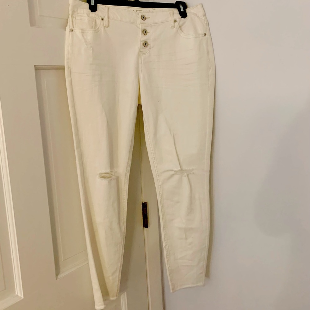 White ripped low-rise skinny jeans